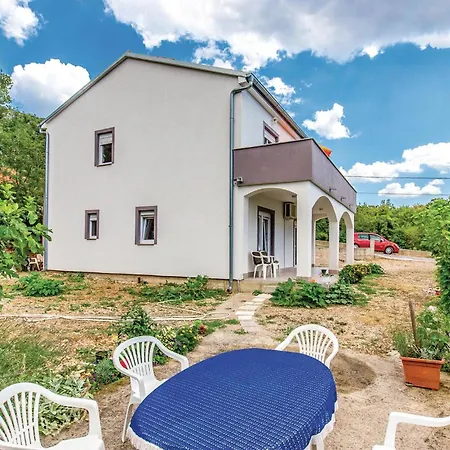 Apartamento 3 Bedroom Amazing In Grižane