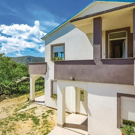 3 Bedroom Amazing In Grižane