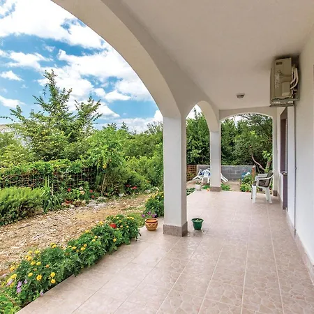 Apartamento 3 Bedroom Amazing In *