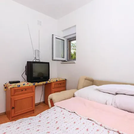 Apartman 3 Bedroom Amazing Apartment In Grizane