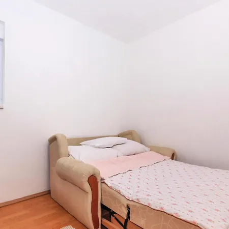 3 Bedroom Amazing Apartment In Grizane Apartman Grizane-Belgrad