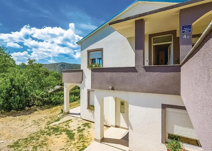 3 Bedroom Gorgeous Apartment In Grizane Grižane