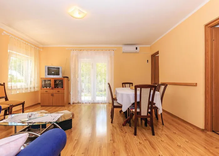 3 Bedroom Gorgeous Apartment In Grizane Apartment *