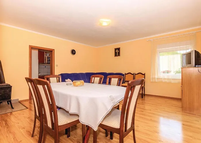 Apartment 3 Bedroom Gorgeous Apartment In Grizane *