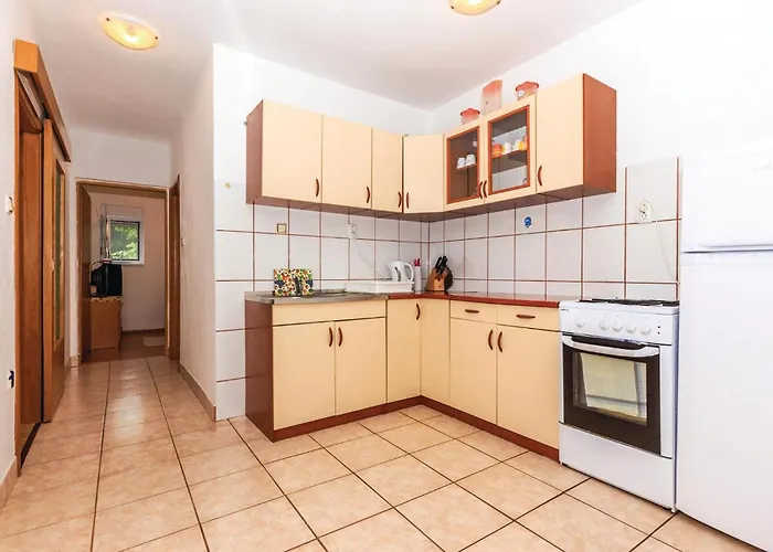 3 Bedroom Gorgeous Apartment In Grizane