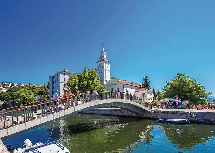 3 Bedroom Gorgeous In Apartament *